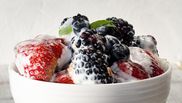 Fructe amestecate cu iaurt