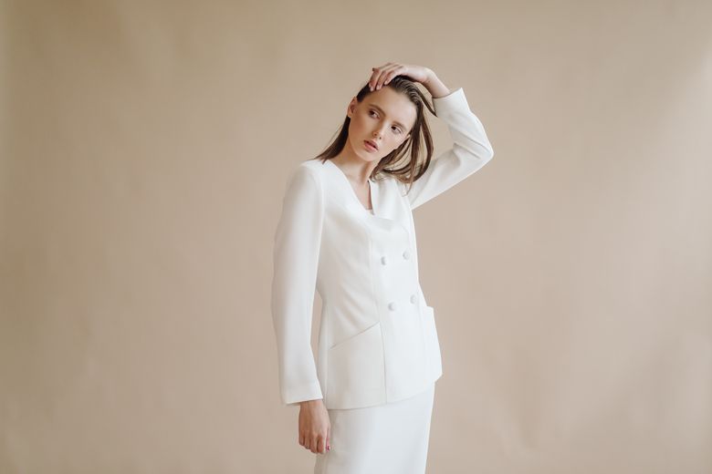 5 ținute elegante pentru luna mai, perfecte pentru birou și întâlniri de afaceri