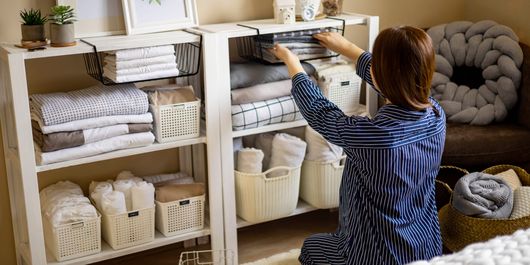 Idei de organizare în casă pentru a menține locuința curată mereu. Locurile care pot deveni spații de depozitare