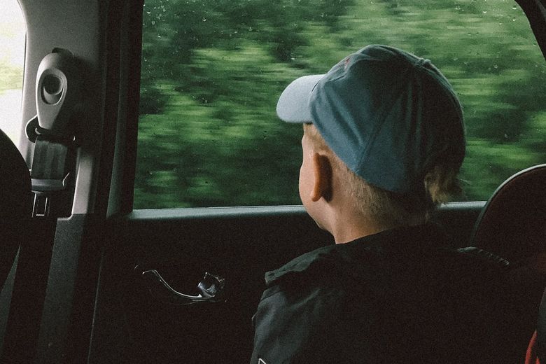 Sfaturi practice pentru a-l obișnui pe copil cu scaunul auto