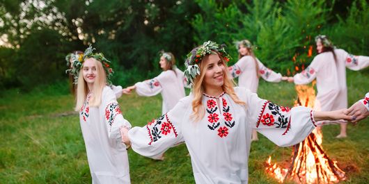 Ce se întâmplă în ziua de Rusalii 2025. Tradiții și obiceiuri care îți protejează casa și familia