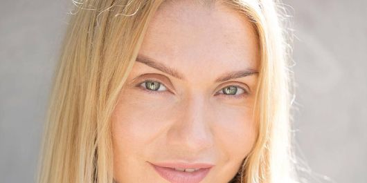 Cine este Cristina Cioran. „Încerc să o implic în activități, o rog să-mi aducă scutecelul, să mă ajute cu biberonul, să avem activități în comun.”