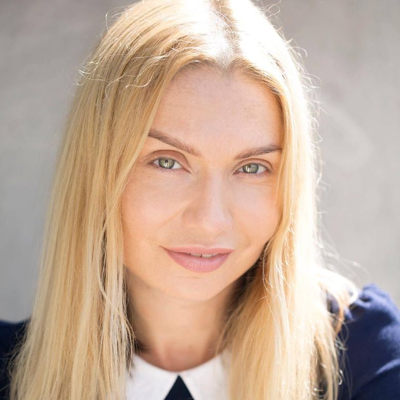 Cine este Cristina Cioran. „Încerc să o implic în activități, o rog să-mi aducă scutecelul, să mă ajute cu biberonul, să avem activități în comun.”