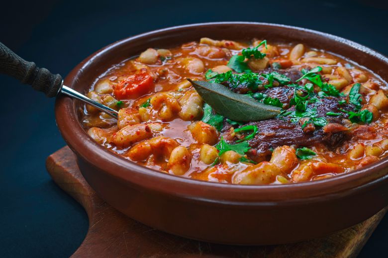 Ciorbă de fasole cu afumătură. Un preparat emblematic al Banatului