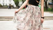 5 ținute de vară, pe care să le combini cu fuste midi