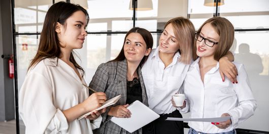 7 lucruri care te fac neatractivă fără să știi. Iată ce să nu mai faci!