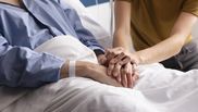 Bătrână abandonată în spital