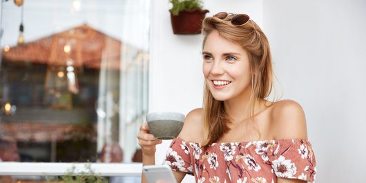 6 ceaiuri care te vor ajuta pentru un ten mai strălucitor. Pot fi consumate și reci, în varianta de vară