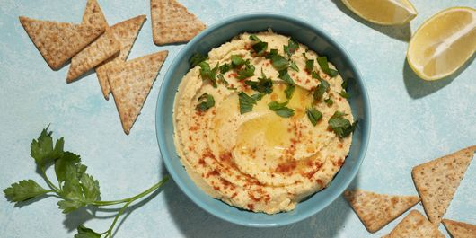 Top 3 trucuri de a aduce o îmbunătățire hummusului cumpărat din comerț! Schimbă-i gustul total și bucură-te de adevărata sa aromă!