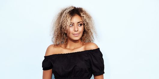 Blugii skinny jeans sunt din nou la modă! Cum se poartă corect