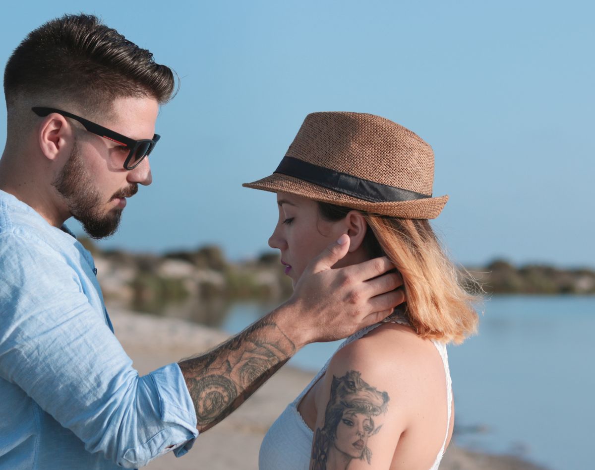 Cum îți dai seama că ești într-o relație nesănătoasă. Lucrurile care ar trebui să te facă să te gândești cu privire la partenerul tău