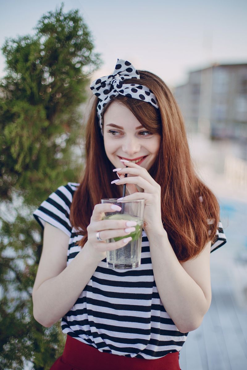 Trucurile care te ajută să răm&acirc;i hidratat pe tot parcursul zilei!