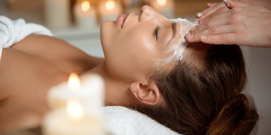 5 tipuri de tratamente faciale pe care să le încerci, în funcție de tipul pielii
