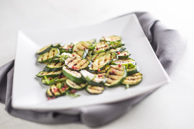 Trucul care te ajută să pregătești cel mai ușor dovleceii zucchini! Nu vei mai renunța la el