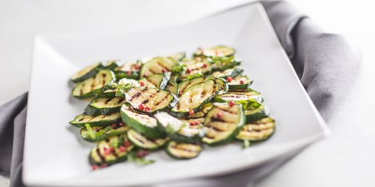 Trucul care te ajută să pregătești cel mai ușor dovleceii zucchini! Nu vei mai renunța la el