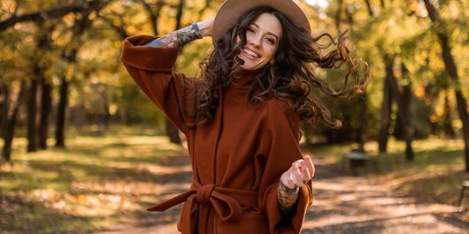 Plănuiești o schimbare de look? Iată 7 culori în vogă, în prima lună de toamnă