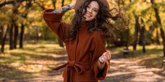 Plănuiești o schimbare de look? Iată 7 culori în vogă, în prima lună de toamnă