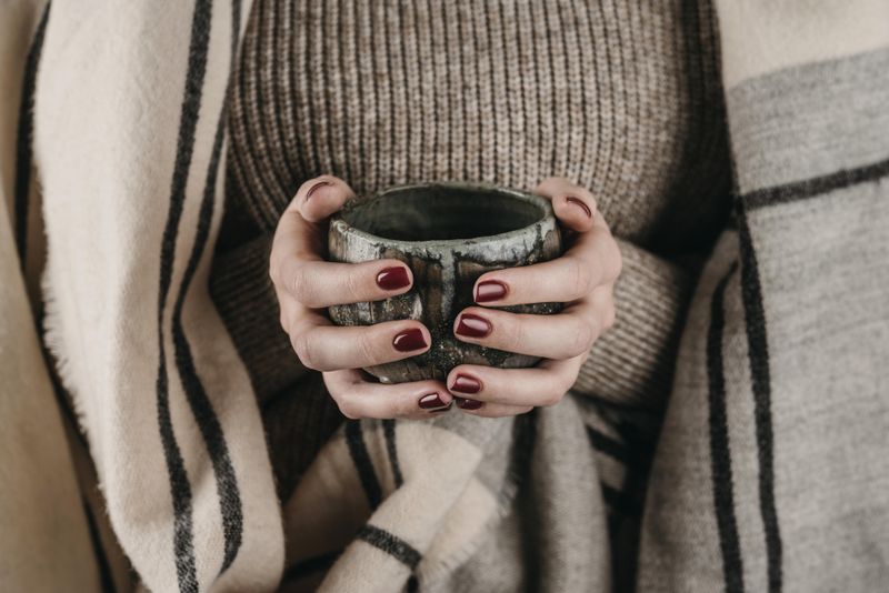 Poartă culorile toamnei pe unghii. 