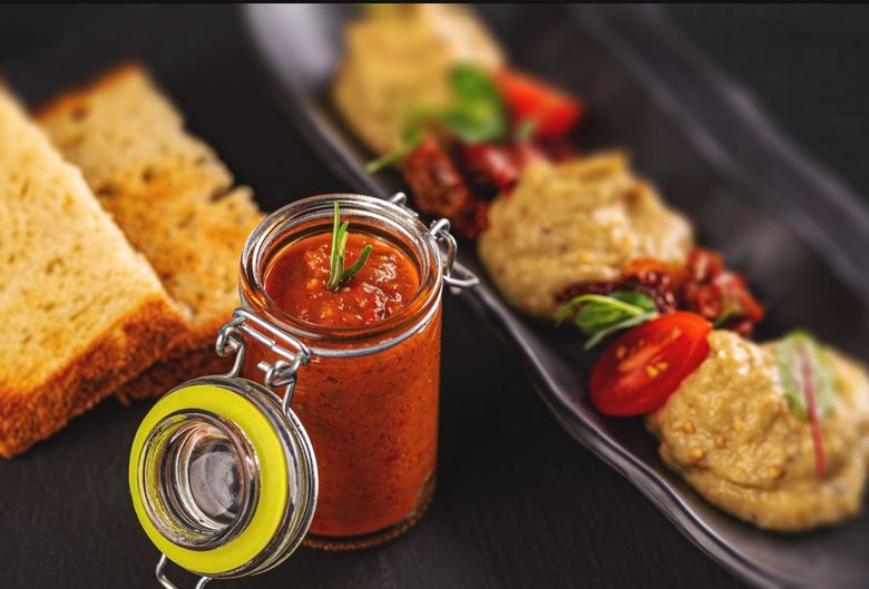 Ce condimente se pun în zacuscă pentru un gust deosebit. Ingredientele care nu trebuie să lipsească