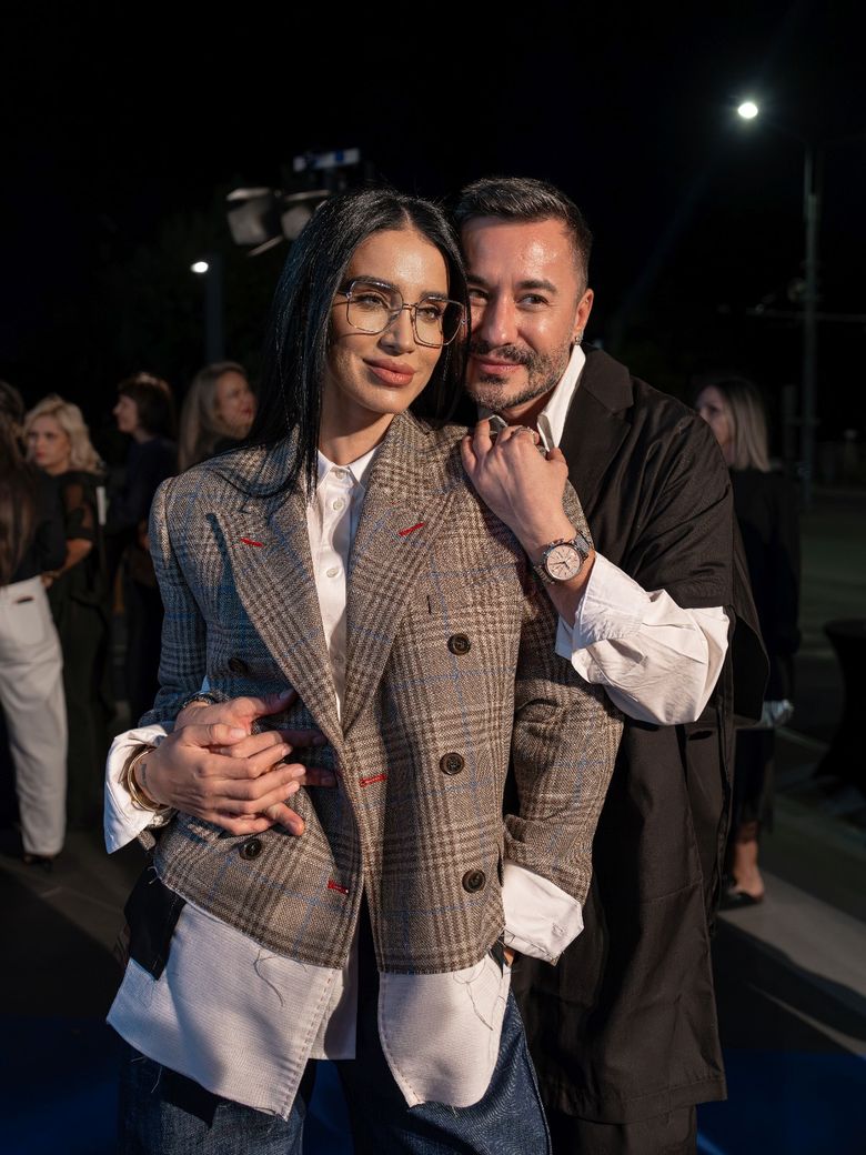 Adrian Perjovschi face show cu trendurile în hairstyling pentru 2026, în noul său salon Jovsky Studio Verdi, de ziua lui de naștere