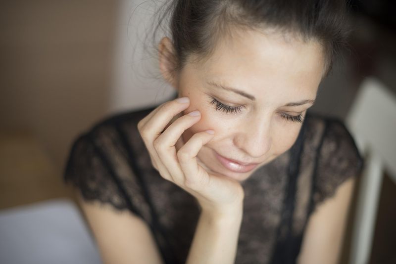 Împăcare cu trecutul – cum să lași relațiile care s-au terminat să nu îți umbrească prezentul