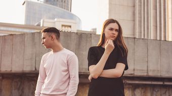 Bărbații cu adevărat buni refuză să se asocieze cu femeile care fac... aceste 4 lucruri! De ce este important să renunți la aceste obiceiuri?