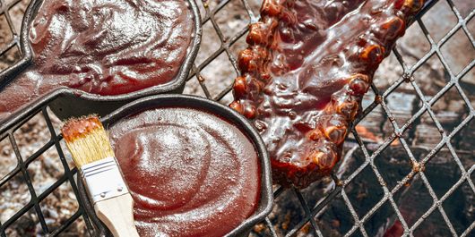 5 moduri creative de a folosi sosul BBQ, în caz că ți-a mai rămas nefolosit! Descoperă rețete cu un gust inedit
