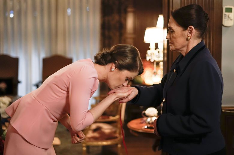 Decizii șocante și secrete întunecate ies la iveală astăzi, în ”Fata de la fereastră”