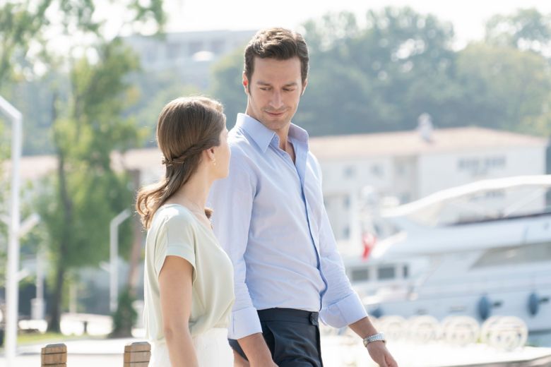 Noi începuturi, sacrificii și umbre din trecut, în această seară, în serialul “Fata de la fereastră”