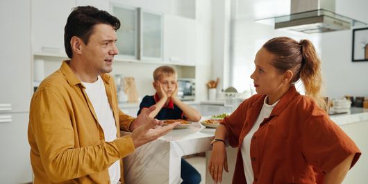 Horoscop 2 noiembrie 2025. O zodie are discuții tensionate cu membrii familiei