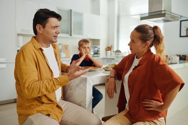 Horoscop 2 noiembrie 2025. O zodie are discuții tensionate cu membrii familiei