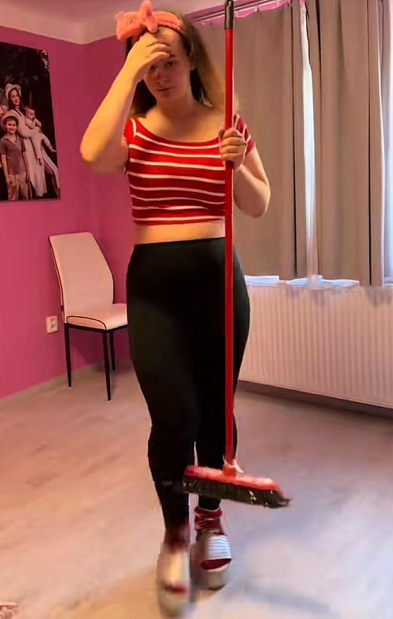 Ce se va întâmpla cu cei trei copii ai Mariei Karapa, după despărțirea de  soțul ei. Motivul pentru care nu se mută singură: “Sufăr puțin, dar am  înțeles că așa trebuie.” -