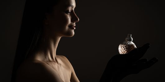 Mirosul de toamnă care te definește, în funcție de semnul tău zodiacal. Aromele spre care să îți îndrepți atenția în luna noiembrie