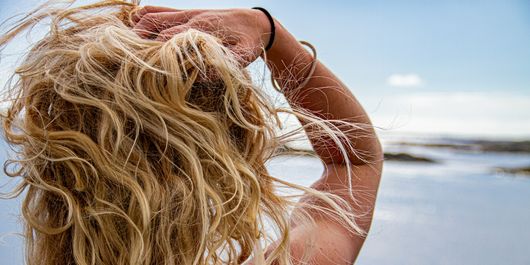 (P) Produse recomandate de hairstiliști pentru părul blond vopsit în 2025 - 5 variante potrivite din care să alegi