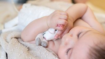 (P) Cum să asiguri nopți liniștite pentru bebelușul tău: cele mai valoroase investiții din primul an