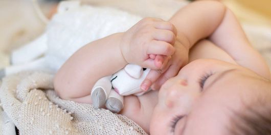 (P) Cum să asiguri nopți liniștite pentru bebelușul tău: cele mai valoroase investiții din primul an