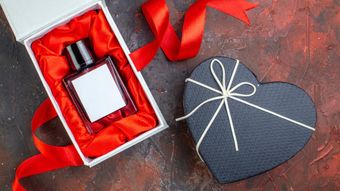 (P) Cum să alegi un parfum cadou fără a da greș