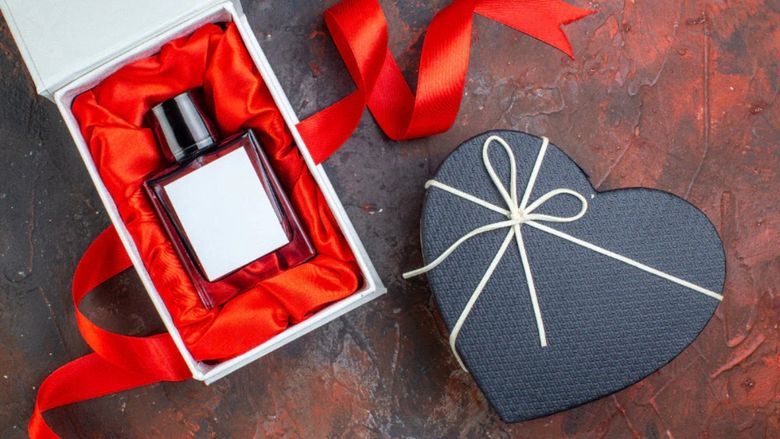 (P) Cum să alegi un parfum cadou fără a da greș