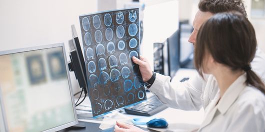 (P) Scleroza multiplă: înțelegerea bolii și metode eficiente de recuperare