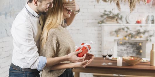 Cum alegi cele mai bune cadouri de sărbători pentru persoanele iubite, în funcție de zodie