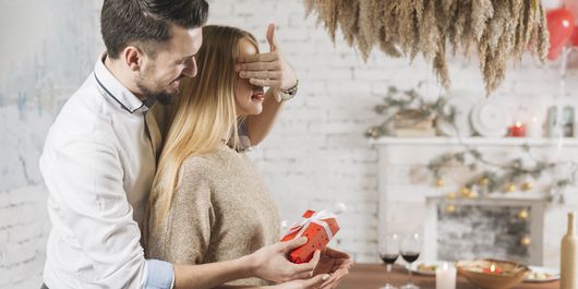 Cum alegi cele mai bune cadouri de sărbători pentru persoanele iubite, în funcție de zodie