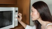 Cum se curăță cuptorul cu microunde