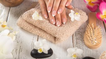 (P) Recomandări pentru îngrijirea unghiilor fragile