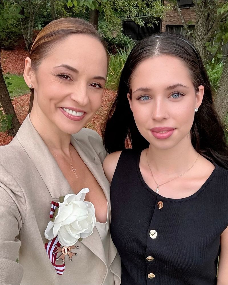 Andreea Marin și Violeta