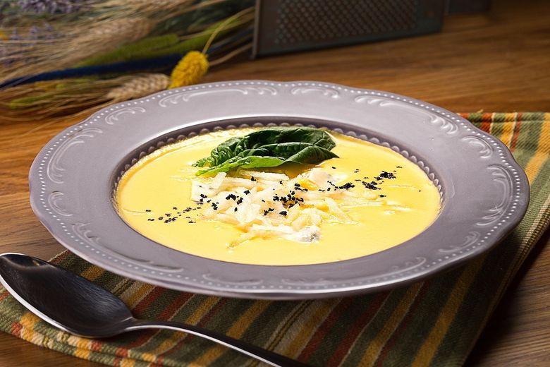 De ce ciorbele și mâncarea caldă sunt comoara sezonului rece