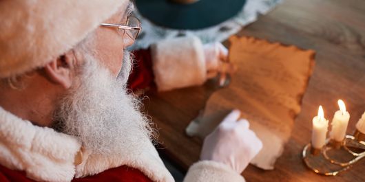 Venirea lui Moș Nicolae se apropie! Care este întreaga poveste a celui care lasă daruri celor mici, în ghetuțe?