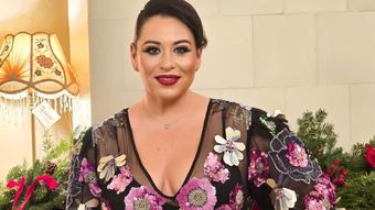 Oana Roman, moment special alături de fiica ei. Vedeta a împodobit bradul împreună cu Isa: „Am făcut ceva în trend.