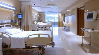 Tragedie de nedescris pentru o femeie, care a căzut de la etajul 10 al unui bloc, având în brațe gemenii de trei ani