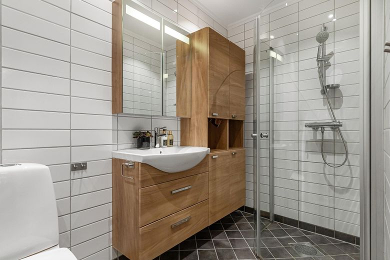 (P) Când simplitatea devine lux: revoluția dușurilor walk-in (P) Când simplitatea devine lux: revoluția dușurilor walk-in