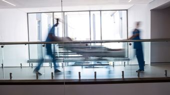 Moarte cruntă pentru o mamă de 29 de ani. A sfârșit într-un canal în loc să ajungă să-și ia copiii